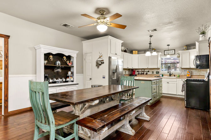Hot Tub Farmhouse Vibes image 13
