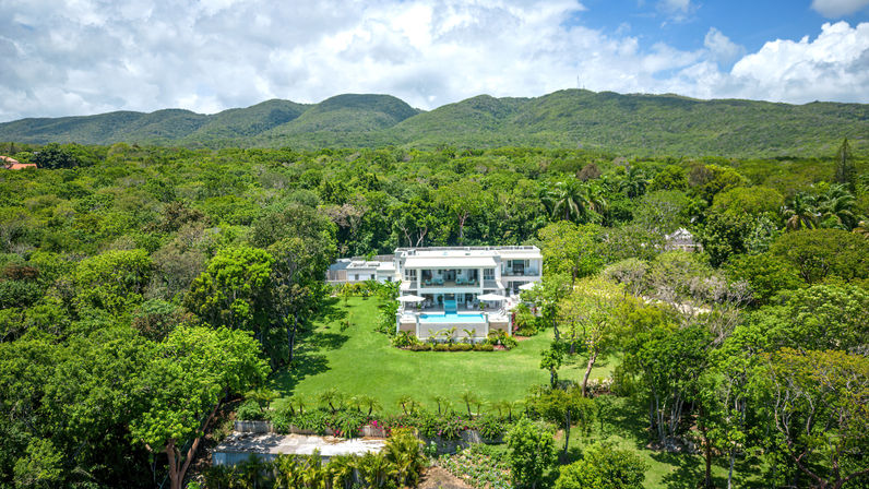 Bougain Villa: Luxury Villa with Staff, Pool & Half Moon Resort Membership in Montego Bay image 15