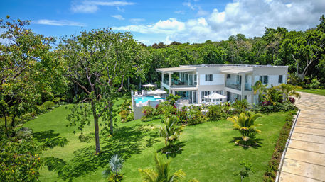 Bougain Villa: Luxury Villa with Staff, Pool & Half Moon Resort Membership in Montego Bay image 14