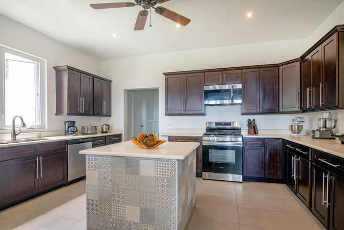 Bougain Villa: Luxury Villa with Staff, Pool & Half Moon Resort Membership in Montego Bay image 31