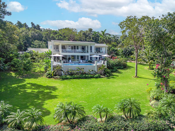 Bougain Villa: Luxury Villa with Staff, Pool & Half Moon Resort Membership in Montego Bay image 10