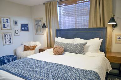 The Daphne: 4BR with Fenced Yard, Hot Tub, Home Theater + Gym image 22