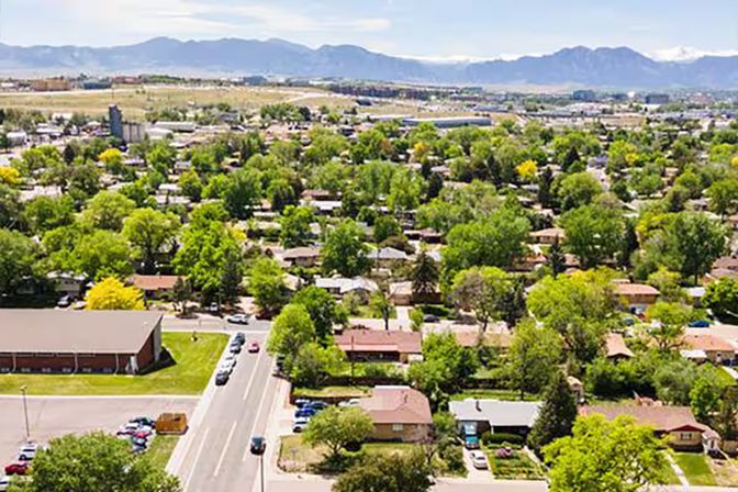 The Daphne: 4BR with Fenced Yard, Hot Tub, Home Theater + Gym image 40