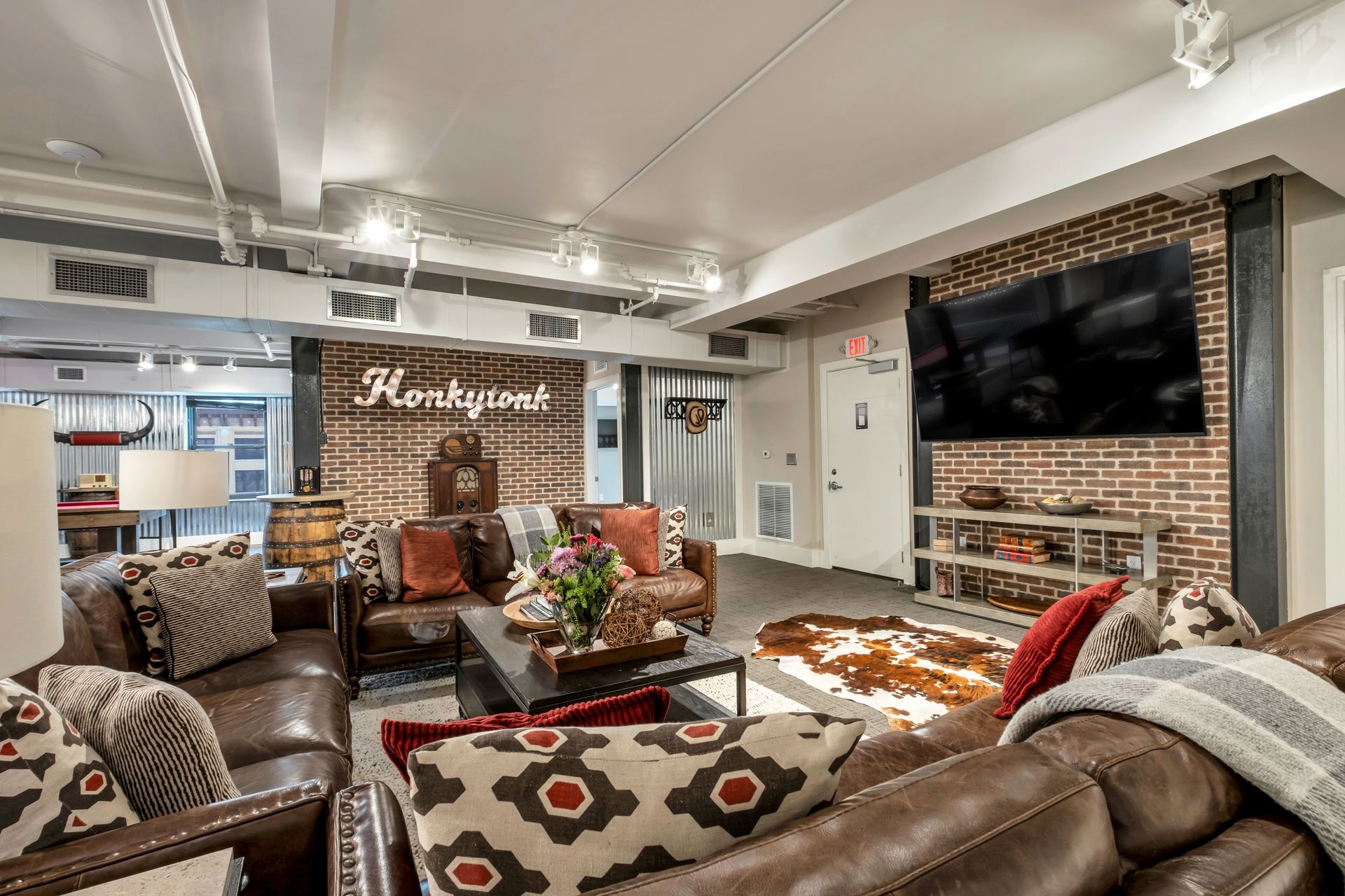 Honky Tonk Suite at The Maddox: Nashville’s Music Vibes & Party Headquarters image 1