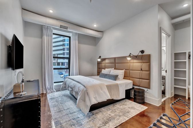 Lower Broadway Suite at The Maddox: The Ultimate Nashville Getaway image 8