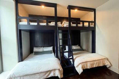 Lower Broadway Suite at The Maddox: The Ultimate Nashville Getaway image 16