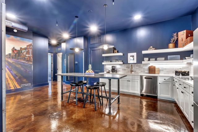 Lower Broadway Suite at The Maddox: The Ultimate Nashville Getaway image 4