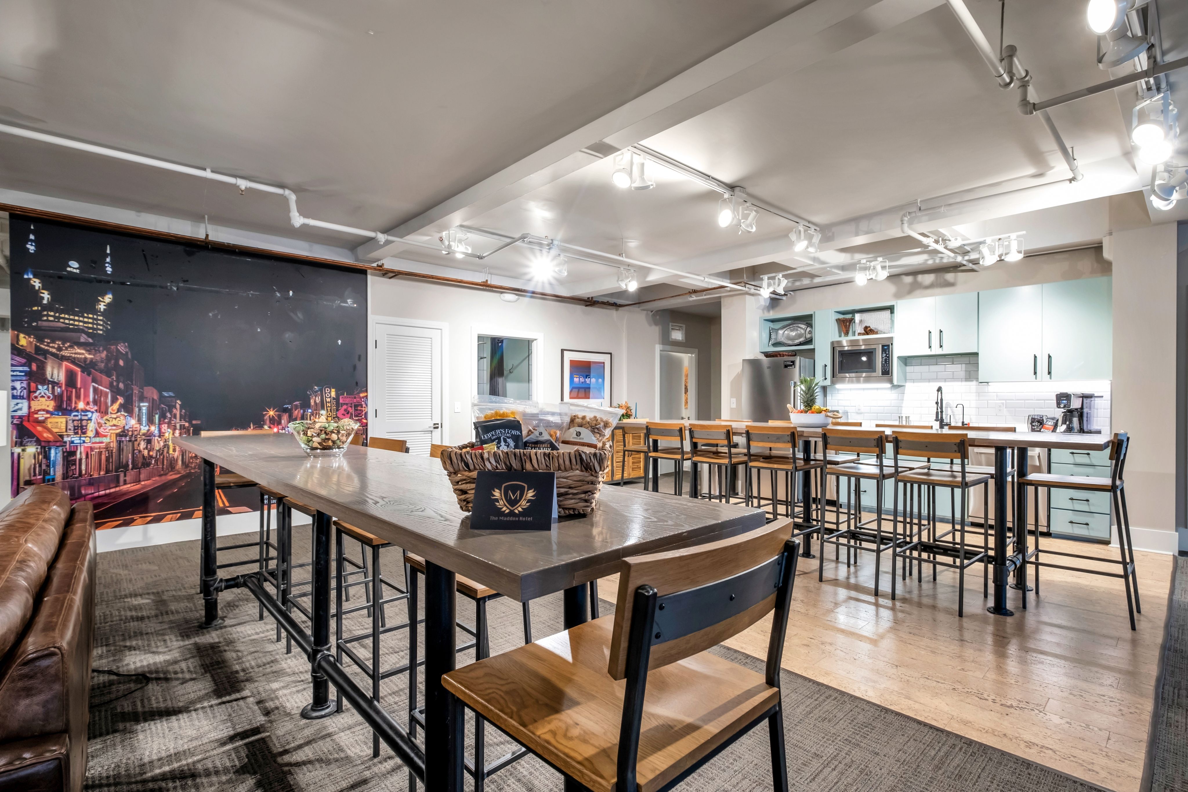 Honky Tonk Suite at The Maddox: Nashville’s Music Vibes & Party Headquarters image 2