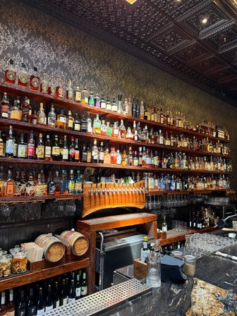 Rocco's — XL East Coast Pizza and Bar in Belltown, Seattle image 3