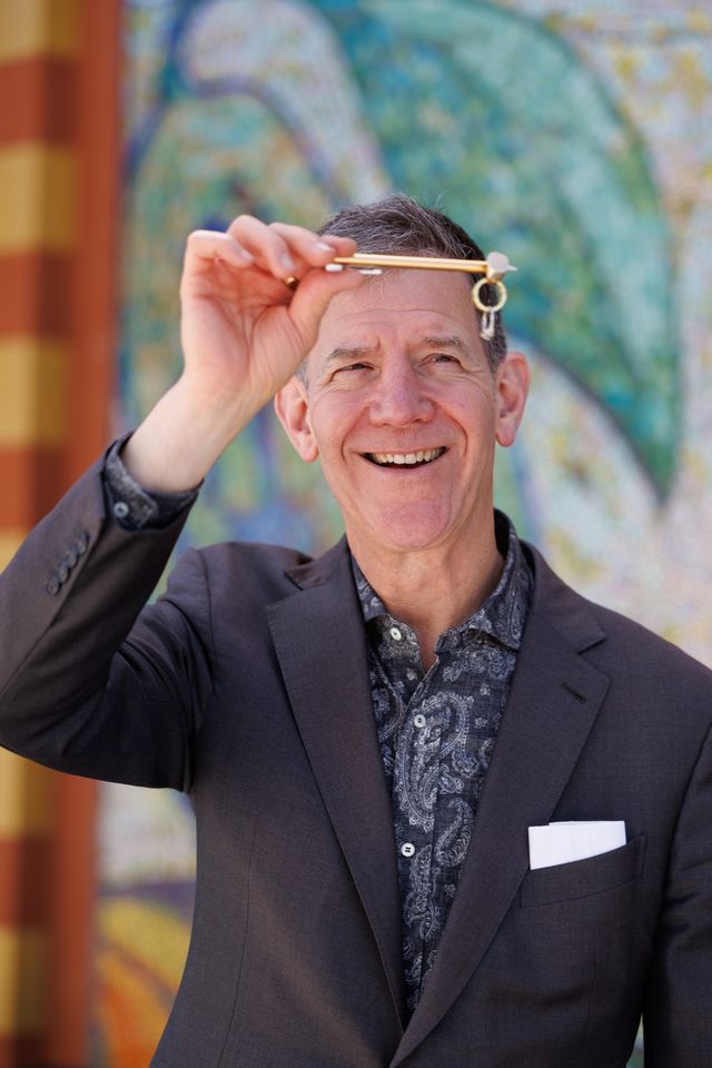 The Close Up Magic of Douglas McCay, The Charismatic Conjuror image 3
