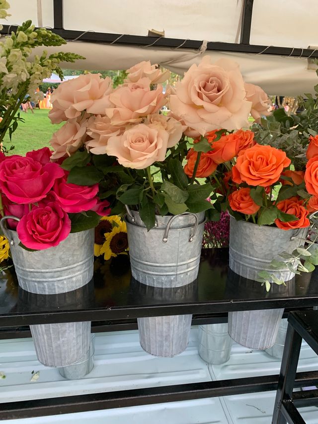 Luxury Floral DIY Bar complete with luxury vases to create your own stunning bouquet. image 4
