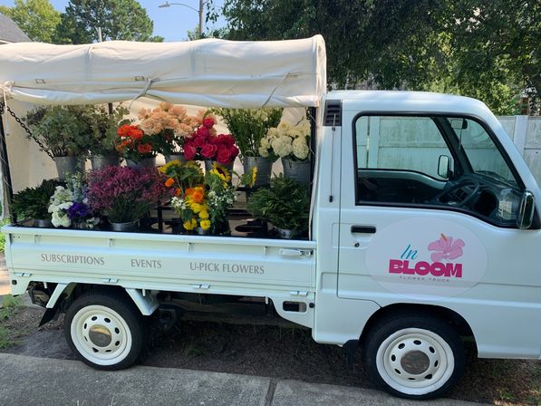 Luxury Floral DIY Bar complete with luxury vases to create your own stunning bouquet. image 1
