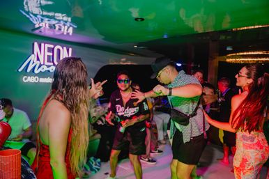 Club on the Water with Live Dj, Mixologist, and Chef image 4