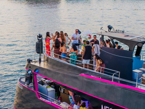 Club on the Water with Live Dj, Mixologist, and Chef image 8