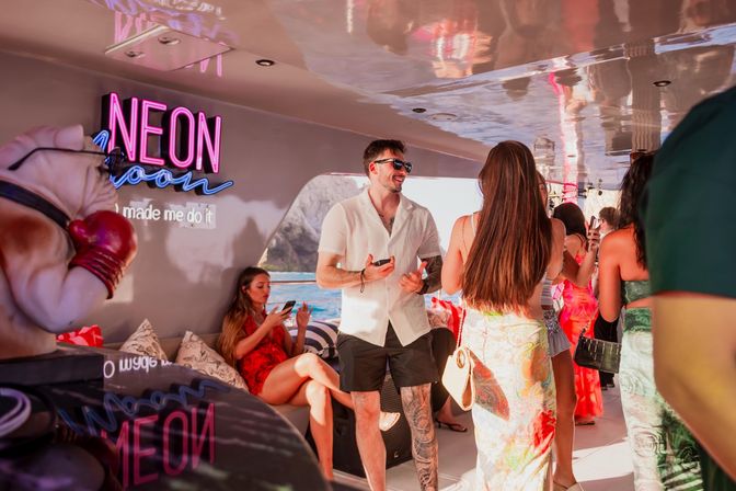 Club on the Water with Live Dj, Mixologist, and Chef image 21
