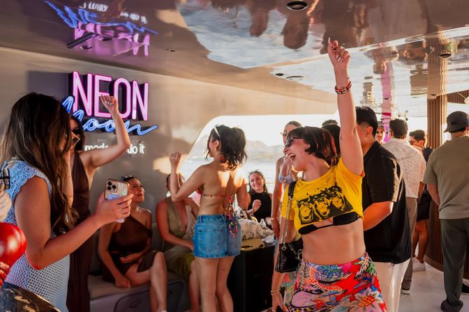 Club on the Water with Live Dj, Mixologist, and Chef image 19