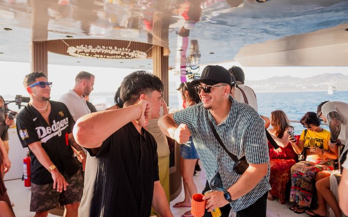 Club on the Water with Live Dj, Mixologist, and Chef image 15