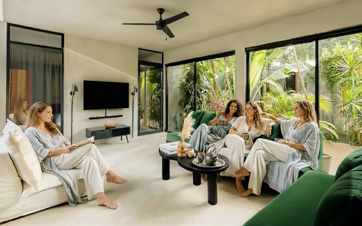 Villa Asha: Stylish Luxury in Gated Community image 15