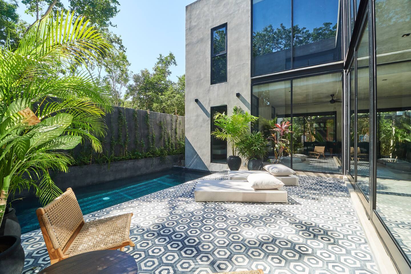 Villa Asha: Stylish Luxury in Gated Community image 1