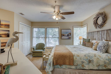 Oceanbreeze: 2BR Villa, Short Walk to Beach, Coligny & Pool image 21