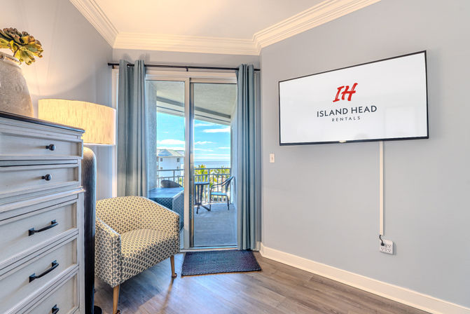 Seacrest: Oceanfront 2BR Luxury Rental with Balcony & Coligny Views image 13