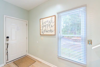 Treetops Coastal Paradise: 2BR Villa Near Coligny & Beach image 9