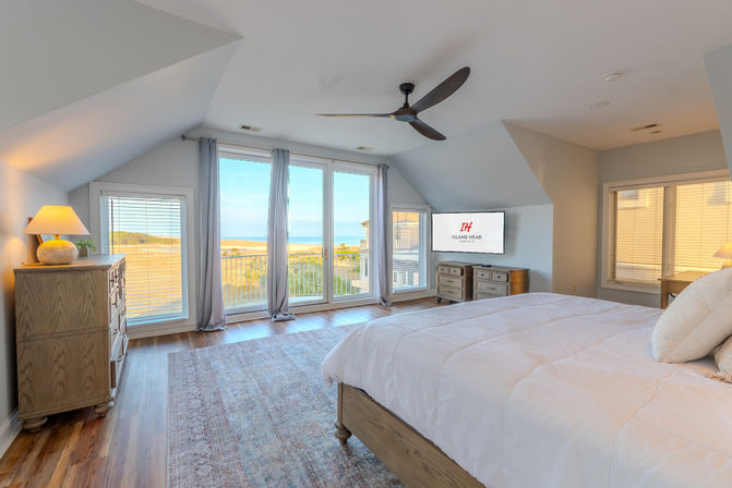 The Singleton Estate: 6BR Rental with Lux Private Pool & Game Room, Steps to Beach image 35