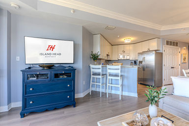 Seacrest: Oceanfront 2BR Luxury Rental with Balcony & Coligny Views image 6