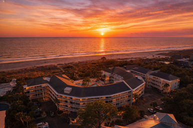 Breakers Beachfront: Steps to Coligny with Poolview & Balcony image 5
