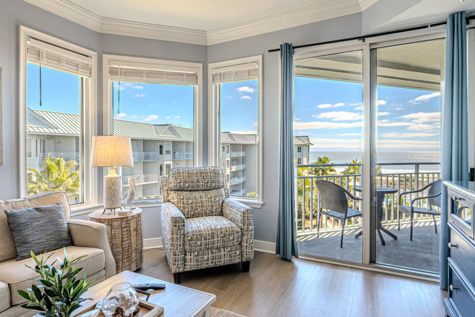 Seacrest: Oceanfront 2BR Luxury Rental with Balcony & Coligny Views image 5