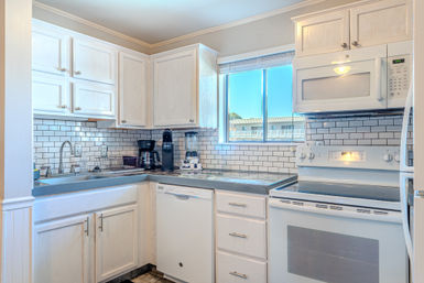 Hilton Head Resort Retreat with Multiple Pools & Beach Access image 4