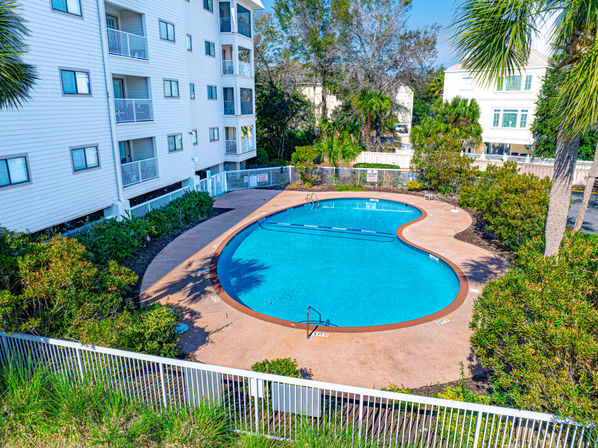 Hilton Head Resort Retreat with Multiple Pools & Beach Access image 2