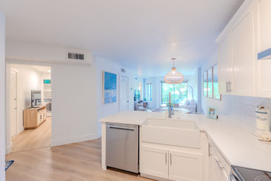 Oceanwalk: Bright Coastal Retreat Villa Near Coligny & Beach image 8