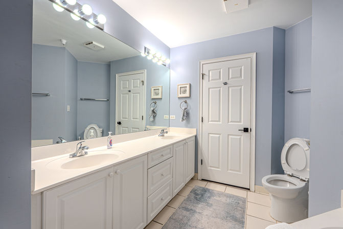 Seacrest: Oceanfront 2BR Luxury Rental with Balcony & Coligny Views image 22