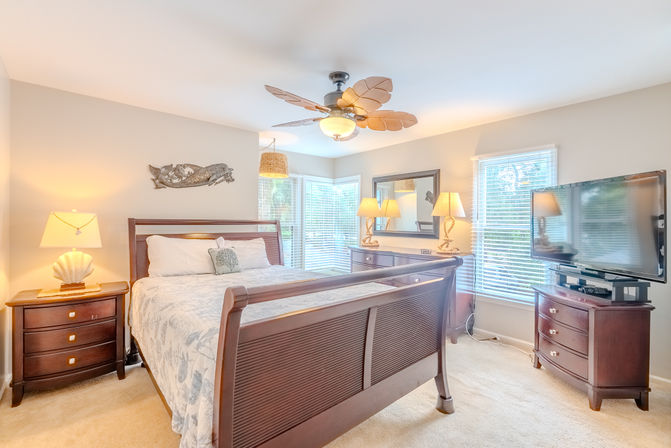 Treetops Coastal Paradise: 2BR Villa Near Coligny & Beach image 14