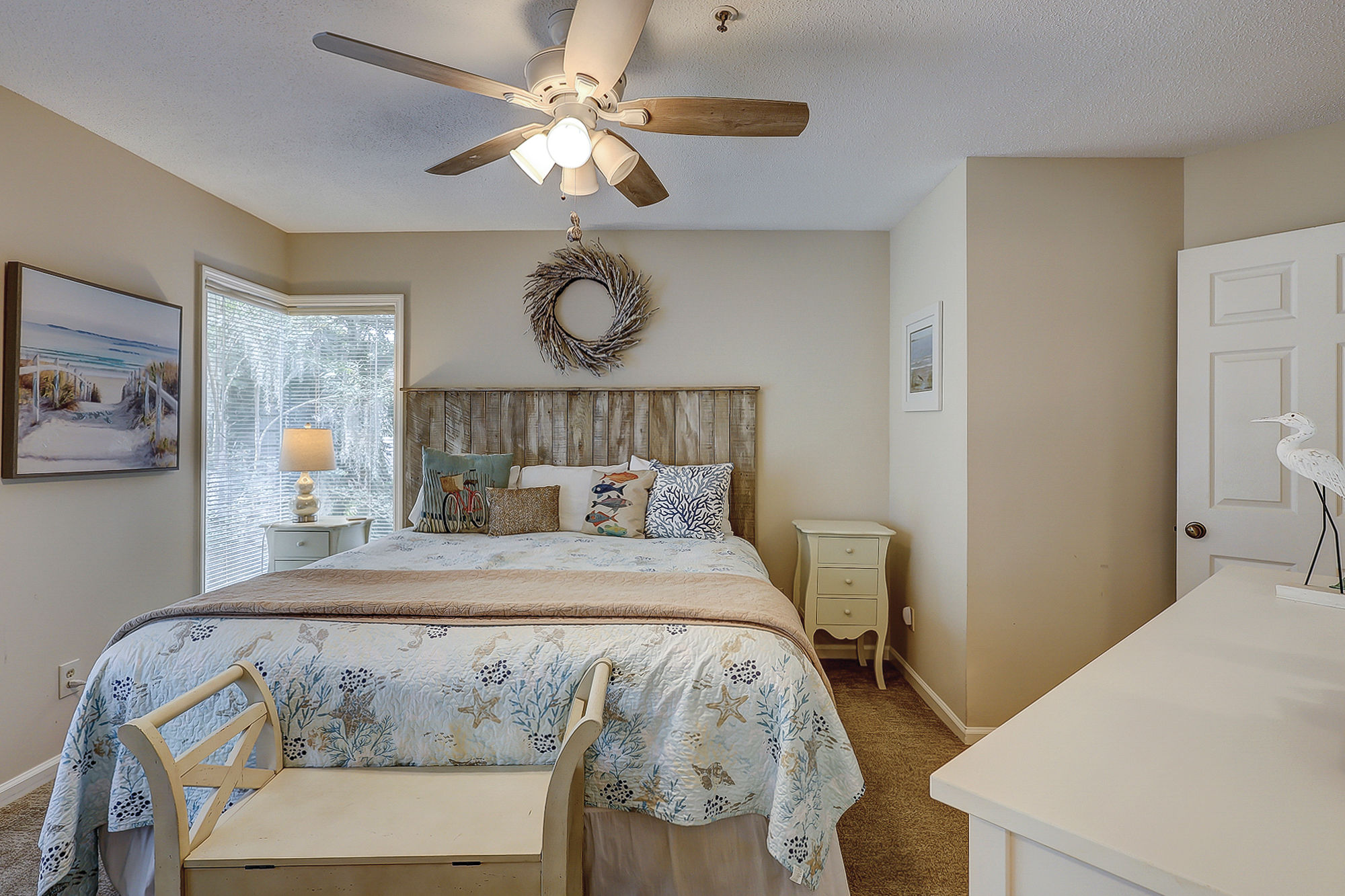 Oceanbreeze: 2BR Villa, Short Walk to Beach, Coligny & Pool image 4