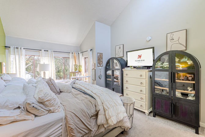 Treetops Getaway: 3BR Townhome Near Coligny Beach & Pool image 31