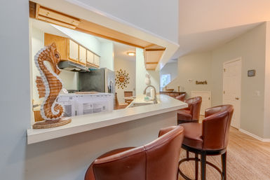 Treetops Coastal Paradise: 2BR Villa Near Coligny & Beach image 13