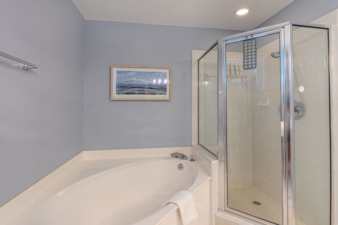 Seacrest: Oceanfront 2BR Luxury Rental with Balcony & Coligny Views image 18