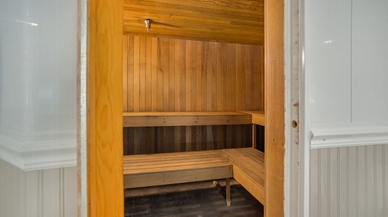 Barefoot Bliss at The Spa: Oceanfront Complex with Multiple Pools + Sauna image 25