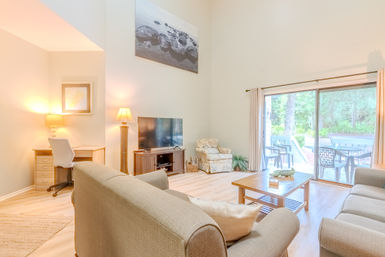 Treetops Coastal Paradise: 2BR Villa Near Coligny & Beach image 2