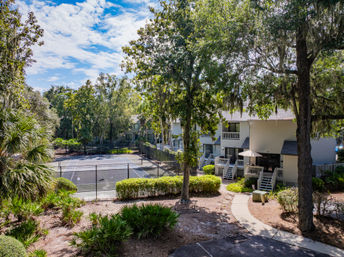 Treetops Coastal Paradise: 2BR Villa Near Coligny & Beach image 20