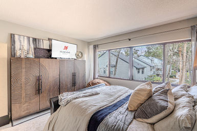 Treetops Getaway: 3BR Townhome Near Coligny Beach & Pool image 9