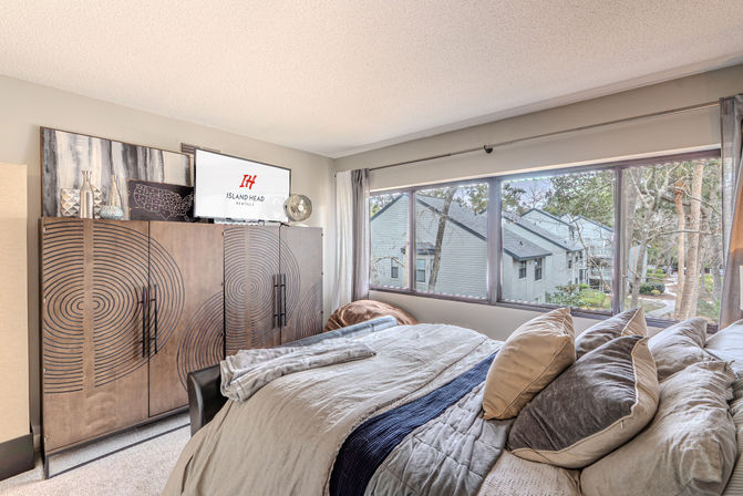 Treetops Getaway: 3BR Townhome Near Coligny Beach & Pool image 9