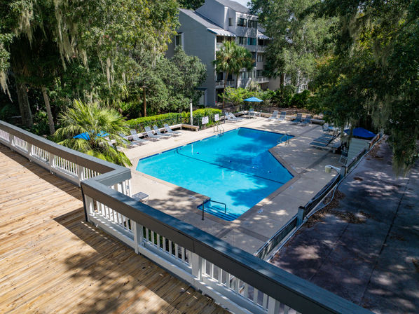 Treetops Coastal Paradise: 2BR Villa Near Coligny & Beach image 22