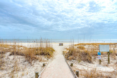 Oceanbreeze: 2BR Villa, Short Walk to Beach, Coligny & Pool image 2