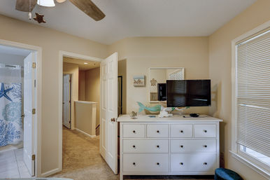 Oceanbreeze: 2BR Villa, Short Walk to Beach, Coligny & Pool image 19