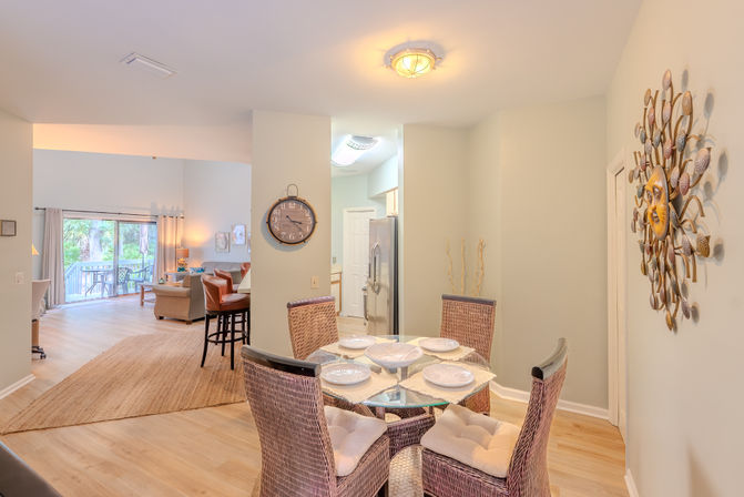 Treetops Coastal Paradise: 2BR Villa Near Coligny & Beach image 11