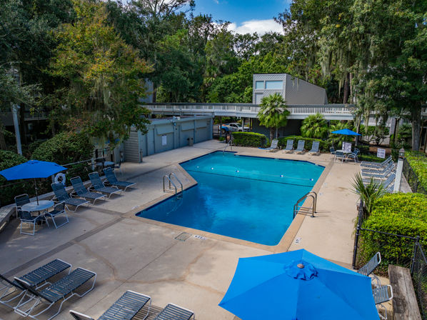 Treetops Coastal Paradise: 2BR Villa Near Coligny & Beach image 24