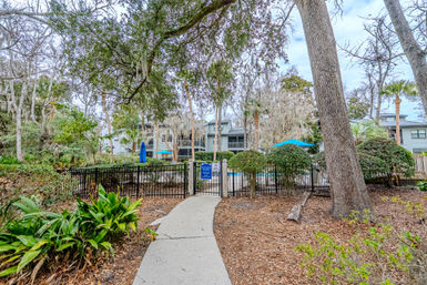 Oceanbreeze: 2BR Villa, Short Walk to Beach, Coligny & Pool image 28